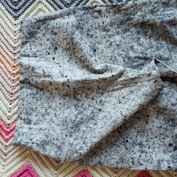 LULULEMON 9" rise leggings size 4 - Picture 5 of 7